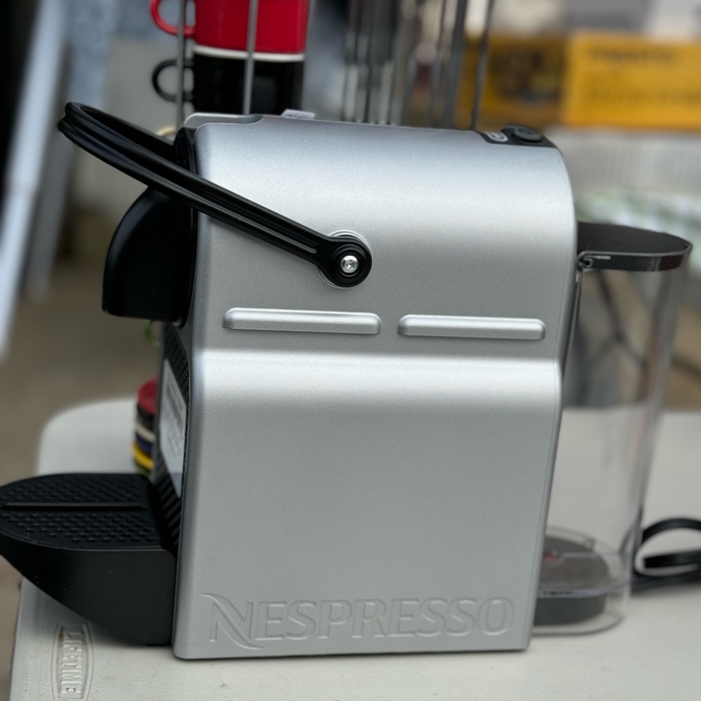 De longhi Nespresso maker set. - Picture 4 of 4